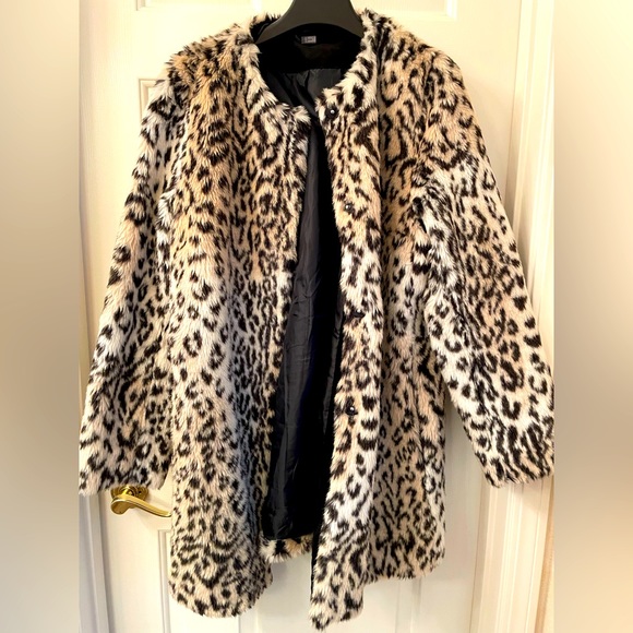H&M Divided Leopard Print Coat. - Picture 1 of 4